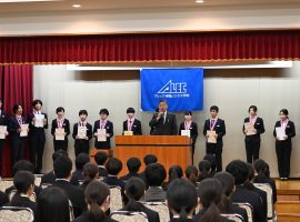 全校集会・金メダル表彰